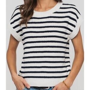 NEW URBAN DAIZY chelsea textured stripe top in black/white